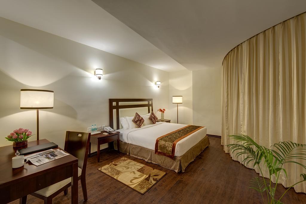 The Fern Residency Galaxy Mall Burnpur Room photo